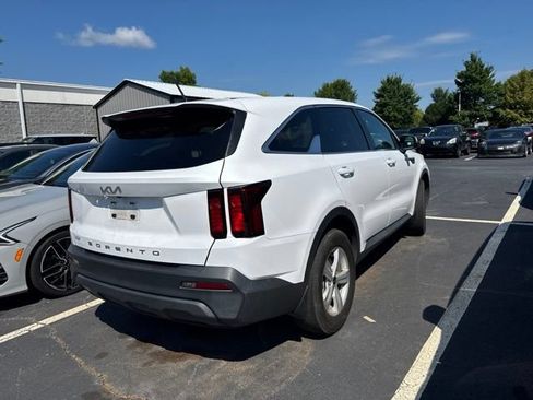 Used 2022 Kia Sorento LX FWD image 4