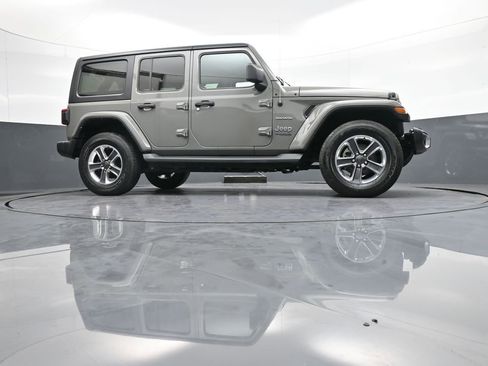 Used 2021 Jeep Wrangler Unlimited Sahara w/ Safety Group image 33