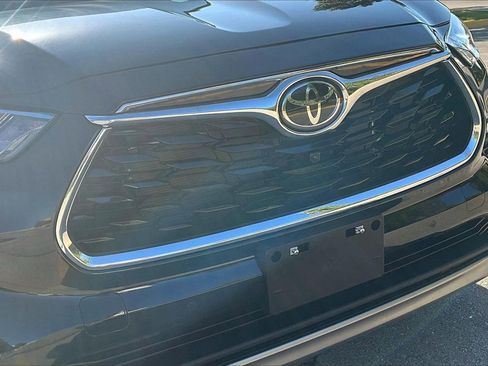 Used 2025 Toyota Highlander Platinum image 29