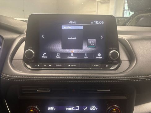 Used 2025 Nissan Rogue SV AWD/4WD image 21