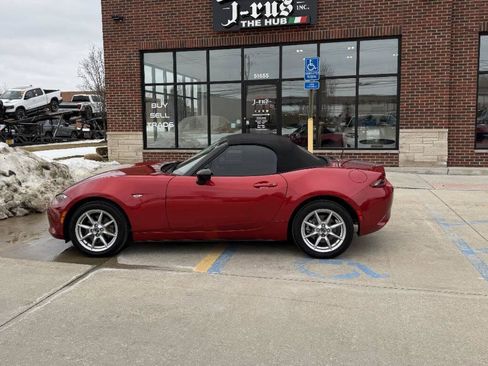 Used 2017 MAZDA MX-5 Miata Sport image 18