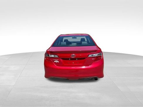 Used 2014 Toyota Camry SE FWD image 4