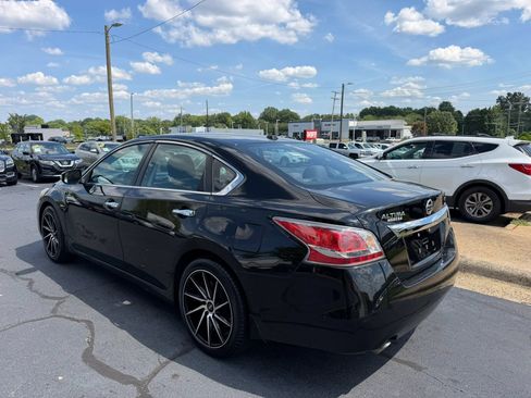 Used 2015 Nissan Altima 2.5 SV w/ Convenience Package FWD image 5