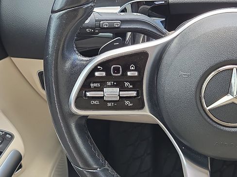 Used 2023 Mercedes-Benz GLA 250 w/ Premium Package image 18