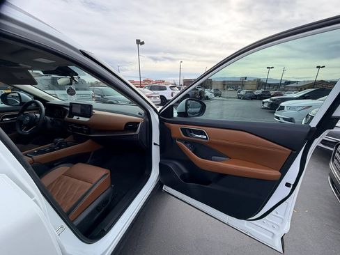Used 2024 Nissan Rogue Platinum w/ Platinum Premium Package FWD image 34