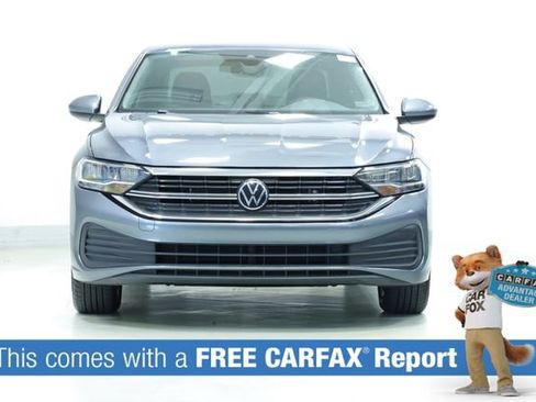 Used 2023 Volkswagen Jetta SE FWD image 2