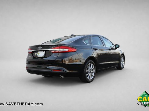 Used 2017 Ford Fusion SE FWD image 8