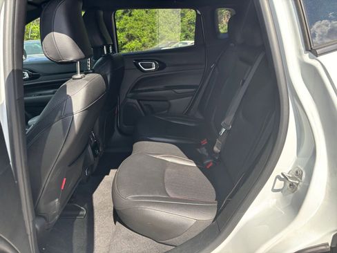 Used 2025 Jeep Compass Trailhawk w/ Trailer Tow Group AWD/4WD image 23