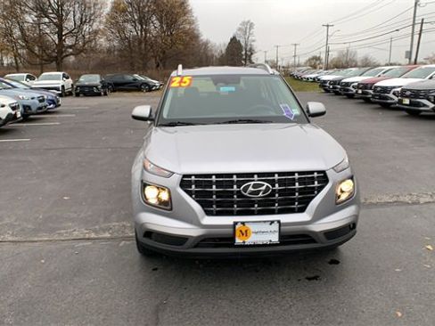 Used 2025 Hyundai Venue SEL image 8