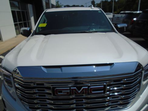 Used 2023 GMC Sierra 1500 Denali w/ Denali Reserve Package AWD/4WD image 12