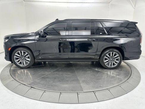 Used 2022 Cadillac Escalade ESV Sport Platinum AWD/4WD image 2