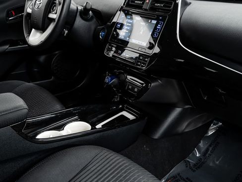 Used 2017 Toyota Prius Three image 19
