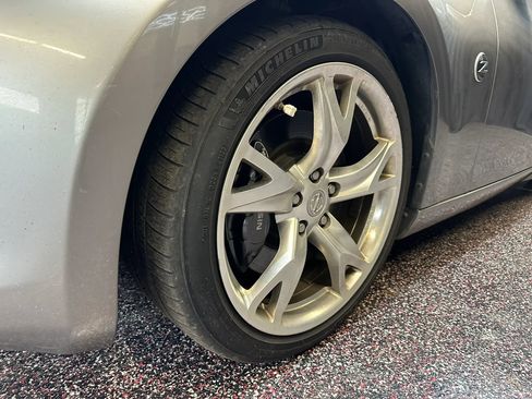 Used 2009 Nissan 370Z Touring w/ Sport Pkg image 19