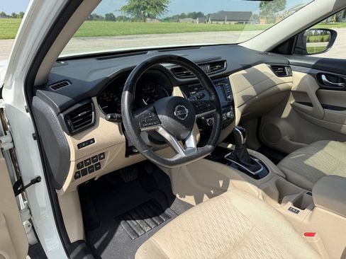 Used 2019 Nissan Rogue SV w/ Sun & Sound Touring Package FWD image 10