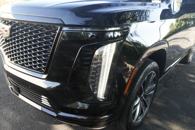 Used 2025 Cadillac Escalade ESV Sport AWD/4WD image 31