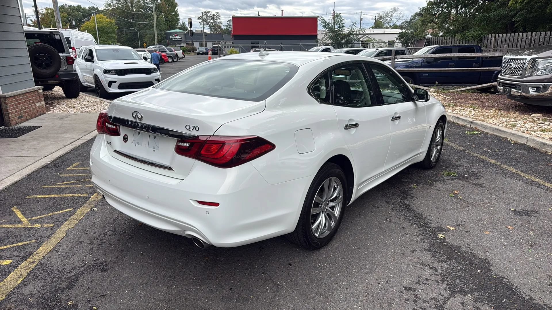 Used 2015 INFINITI Q70 3.7 w/ Deluxe Touring Package AWD/4WD image 5