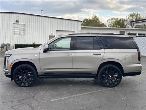 Certified 2025 Cadillac Escalade Sport Platinum w/ LPO, ONYX Package AWD/4WD image 7