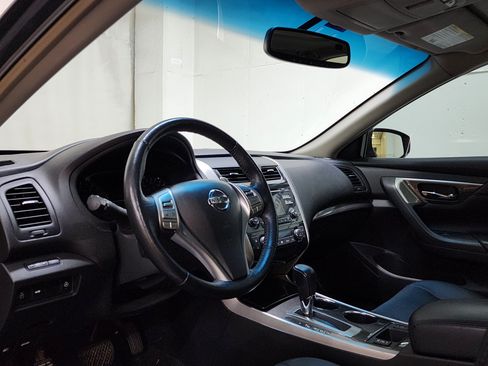 Used 2013 Nissan Altima 3.5 SL FWD image 13