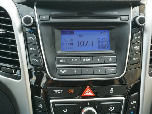 Used 2014 Hyundai Elantra GT FWD image 24