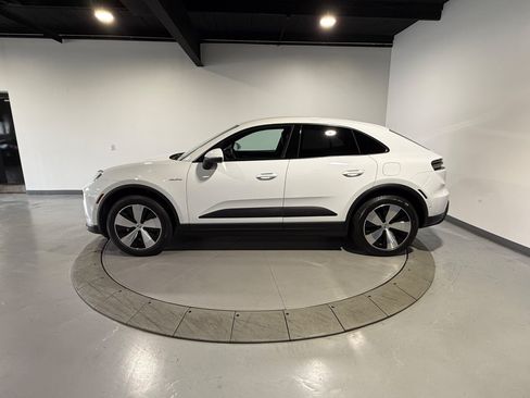 Used 2024 Porsche Macan 4 Electric AWD/4WD image 17