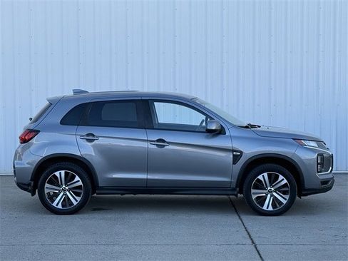 Used 2023 Mitsubishi Outlander Sport ES image 3