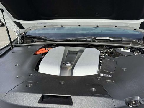 Used 2023 Lexus LS 500h AWD w/ Luxury Package image 30
