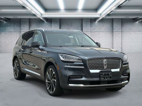 Certified 2022 Lincoln Aviator Reserve w/ Equipment Group 201A image 2