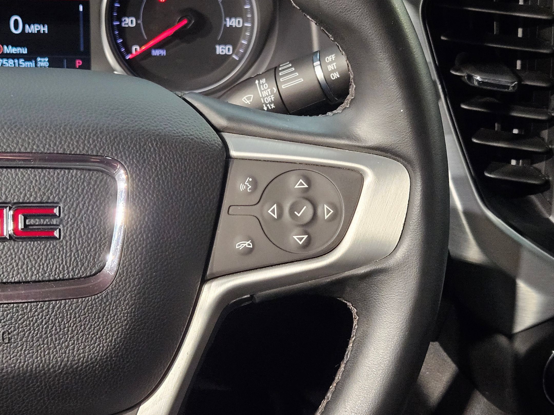 Used 2023 GMC Acadia SLT AWD/4WD image 29