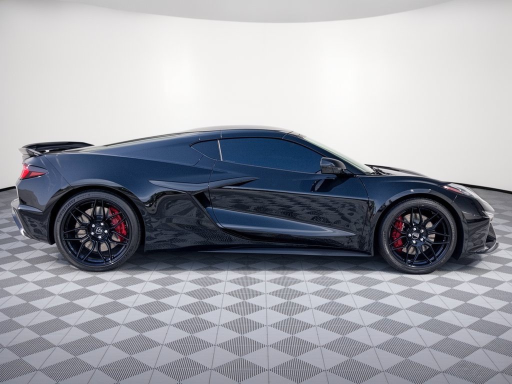 Used 2025 Chevrolet Corvette Z06 w/ Stealth Interior Trim Package RWD image 8