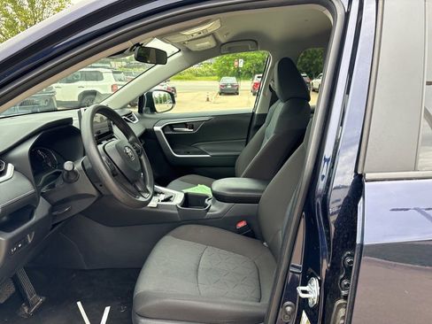 Used 2025 Toyota RAV4 XLE AWD/4WD image 11
