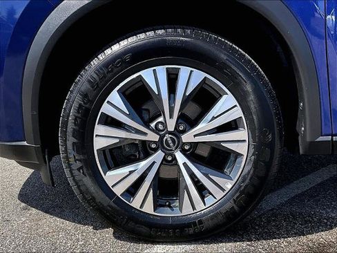 Certified 2023 Nissan Rogue SV image 7