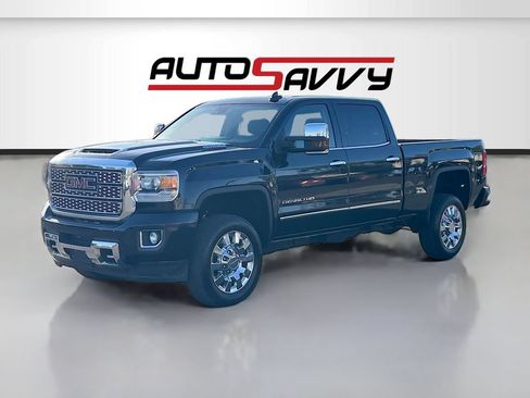 Used 2019 GMC Sierra 2500 Denali w/ Duramax Plus Package AWD/4WD image 3