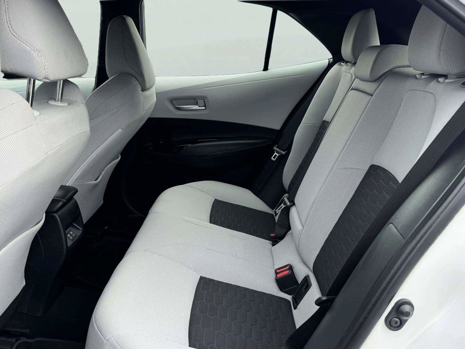 Used 2024 Toyota Corolla SE FWD image 27