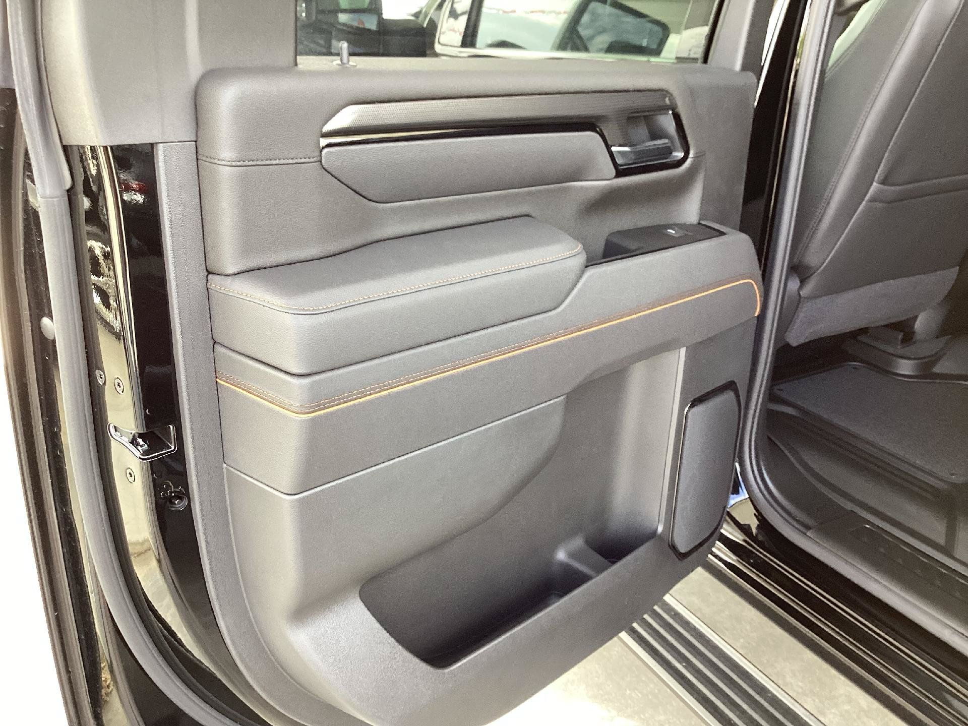 New 2025 GMC Sierra 2500 AT4 w/ Max Trailering Package AWD/4WD image 11