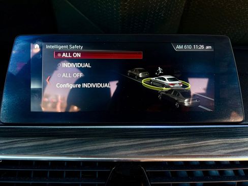 Used 2018 BMW M550i xDrive image 30