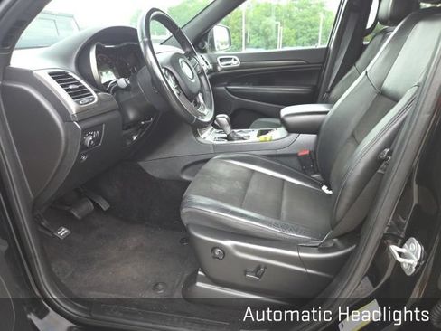 Used 2018 Jeep Grand Cherokee Laredo AWD/4WD image 9