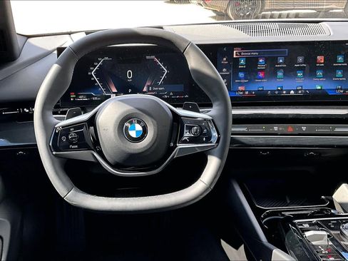 Used 2025 BMW 530i w/ Premium Package image 12