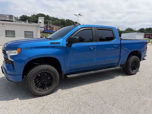 Used 2022 Chevrolet Silverado 1500 RST w/ Z71 Off-Road Package AWD/4WD image 3