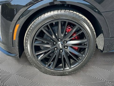 New 2026 Cadillac Lyriq V image 32