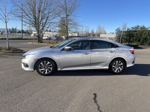 Used 2017 Honda Civic EX image 2