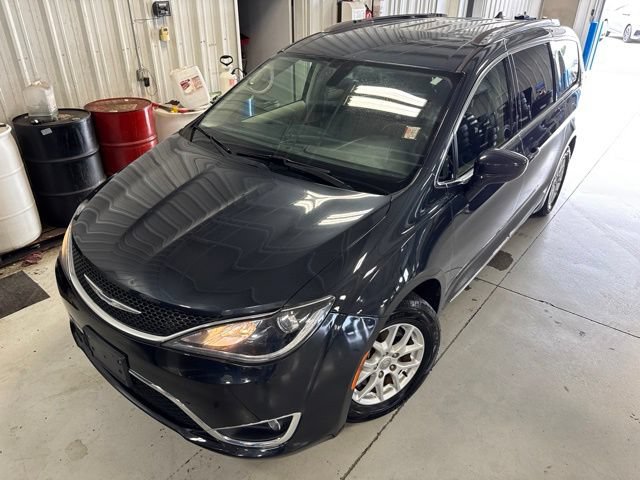 Used 2020 Chrysler Pacifica Touring-L FWD image 38