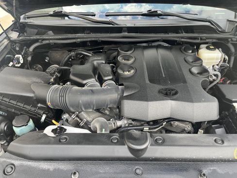 Used 2018 Toyota 4Runner SR5 AWD/4WD image 31