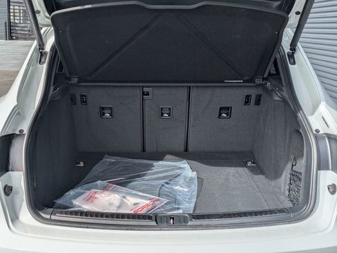 Certified 2025 Porsche Macan image 24