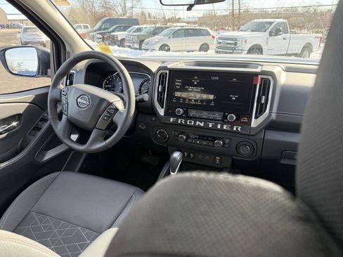 Used 2025 Nissan Frontier SV w/ SV Convenience Package image 15