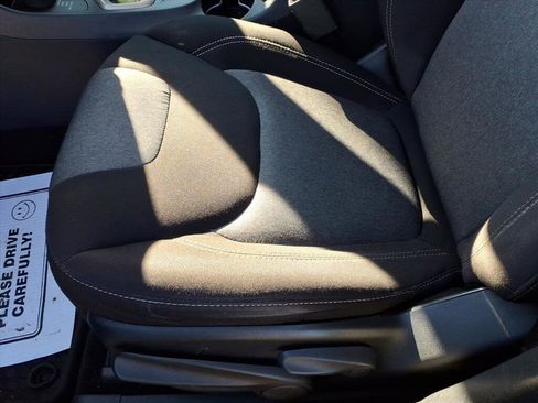 Used 2018 Jeep Cherokee Latitude w/ Cold Weather Group image 18