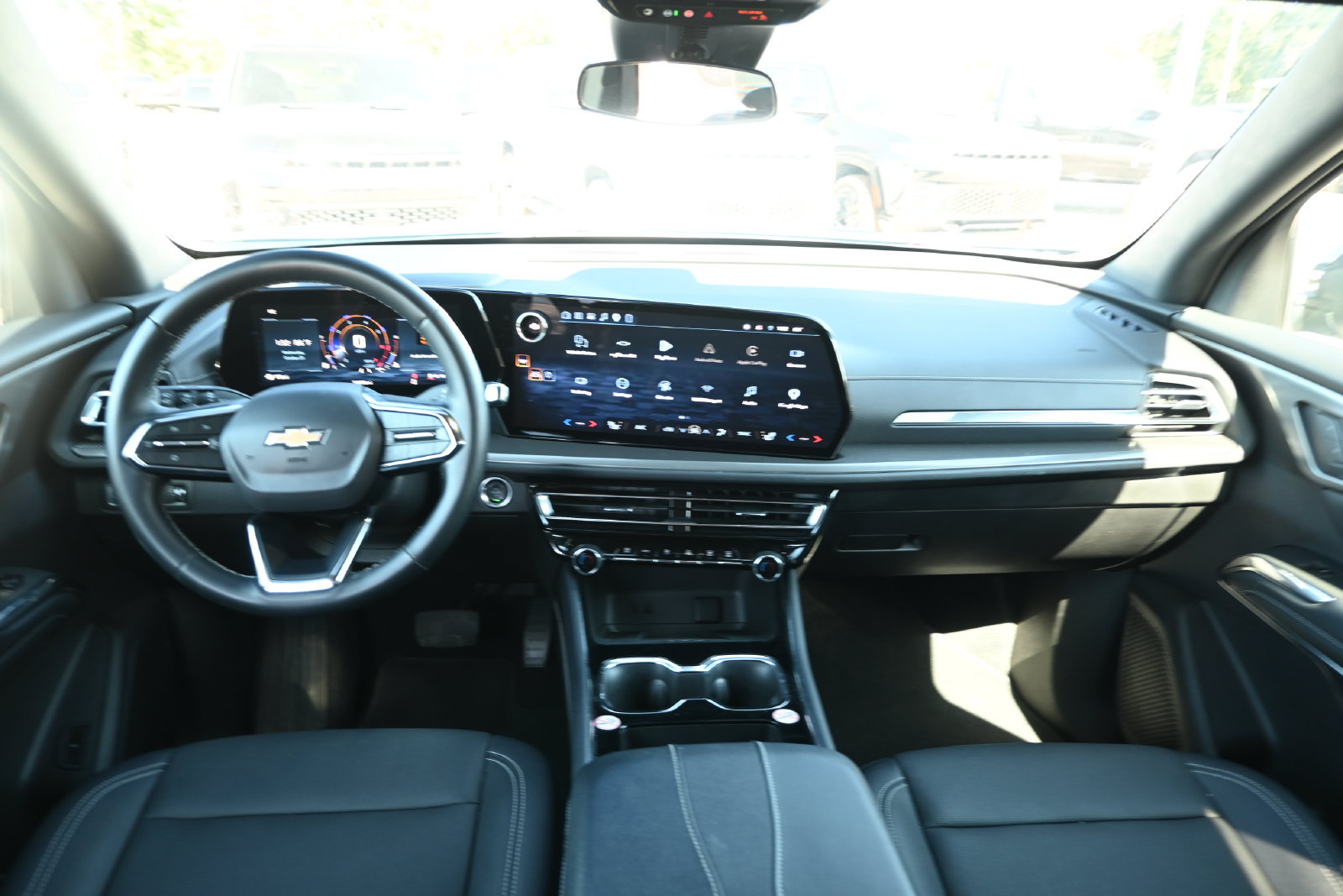 Used 2026 Chevrolet Traverse LT FWD image 25