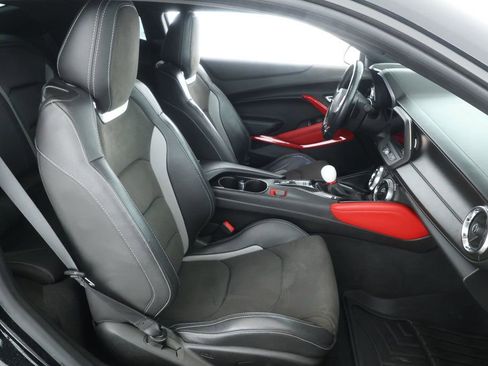 Used 2018 Chevrolet Camaro SS w/ LPO, Ground Effects Package image 21