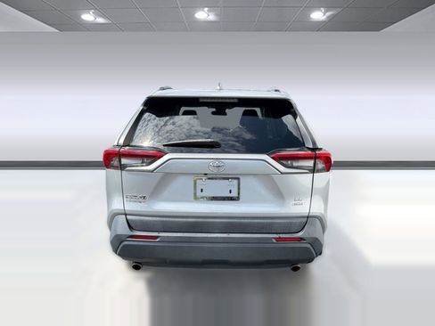 Used 2019 Toyota RAV4 LE w/ All Weather Liner Package AWD/4WD image 10