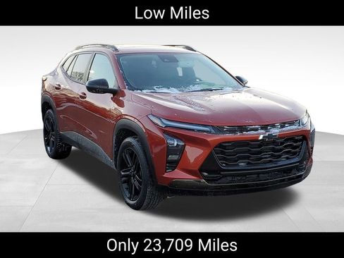 Used 2024 Chevrolet Trax ACTIV w/ Sunroof Package image 2