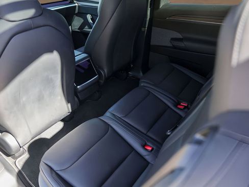 Used 2023 Tesla Model X Standard Range image 21